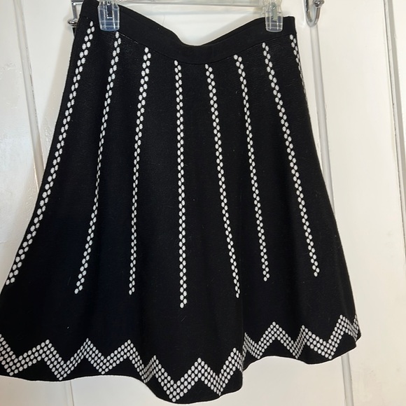 SPENSE Skirt Thick Material Black and White Perfect condition Size M - Picture 3 of 4